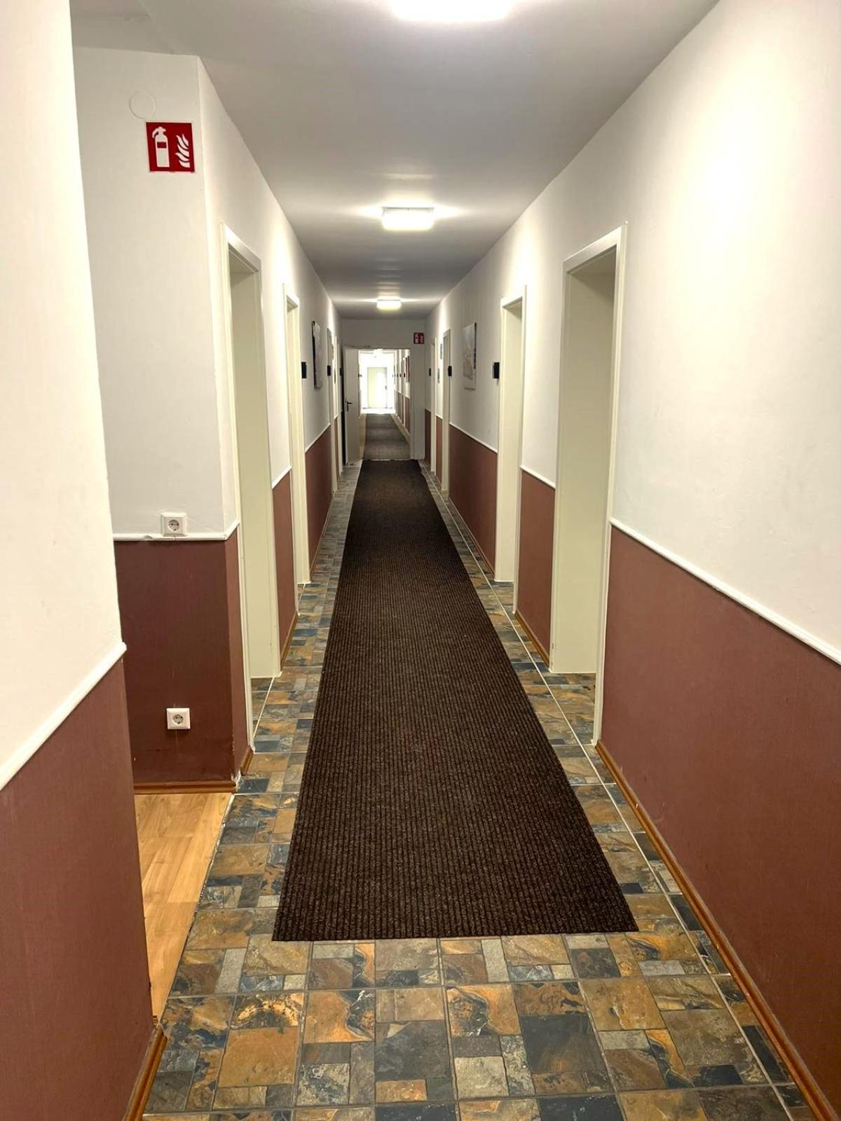 Hotel Castellana Lessien Ngoại thất bức ảnh