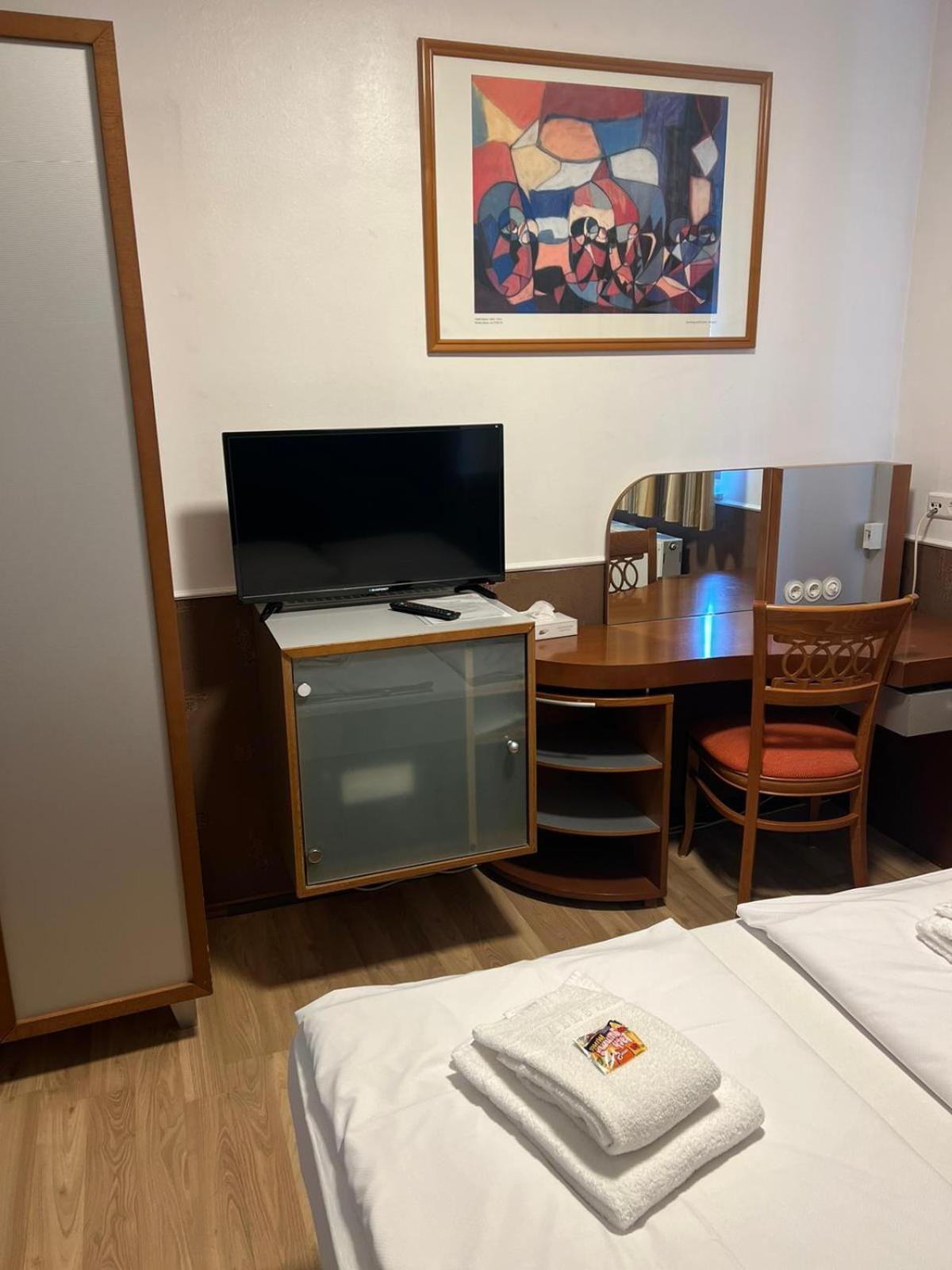 Hotel Castellana Lessien Ngoại thất bức ảnh