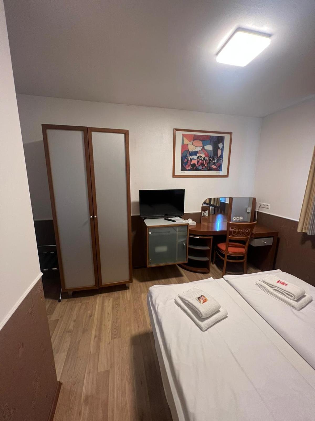 Hotel Castellana Lessien Ngoại thất bức ảnh